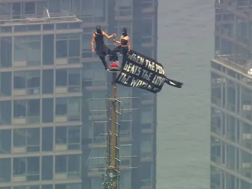 Empire State: treparon a la cima, protestaron por la paz y terminaron detenidos