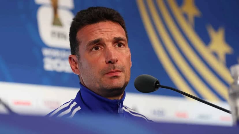 La reacción de Scaloni cuando le preguntaron si la Selección Argentina era favorecida en el Mundial - TyC Sports