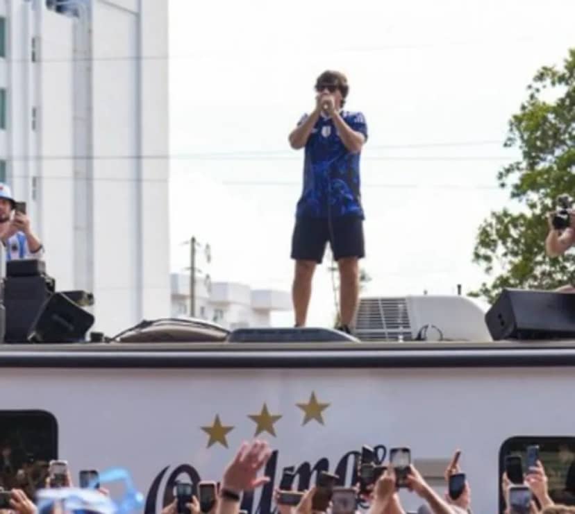 Ciro Martínez hizo delirar a los hinchas argentinos con el Himno