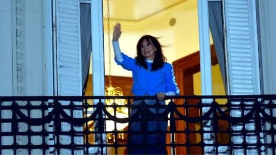 Cristina Kirchner presentó nuevos recursos para frenar el decomiso de sus bienes tras el fallo de la Corte