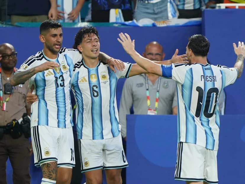 Increíble y agónico: Argentina le ganó 3-2 a Cabo Verde en el alargue y está en octavos de final