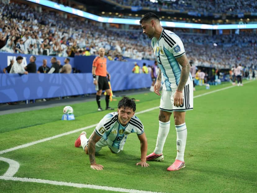 El ritual de Licha Martínez y Cuti Romero en la previa a ser goleadores ante Cabo Verde