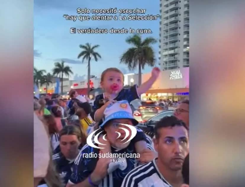 Mundial 2026: una bebé emocionó en el banderazo de Argentina