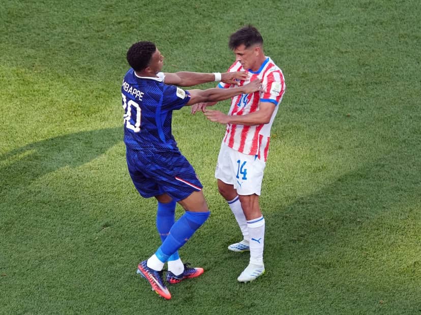 Mbappé: calentura con Andrés Cubas, insulto argentino a Junior Alonso y tangana en el cooling break