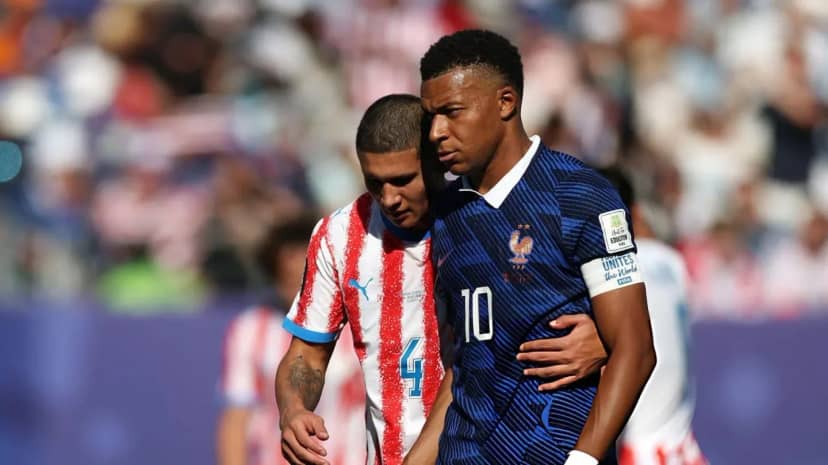 Las revelaciones de Cáceres sobre sus cruces con Mbappé: "&iquest;Me querés dar un beso?" - TyC Sports