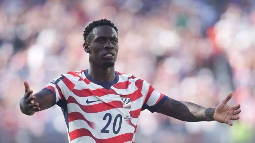 Estados Unidos festeja un discutido fallo de FIFA: Balogun podrá jugar los octavos del Mundial pese a su expulsión - TyC Sports