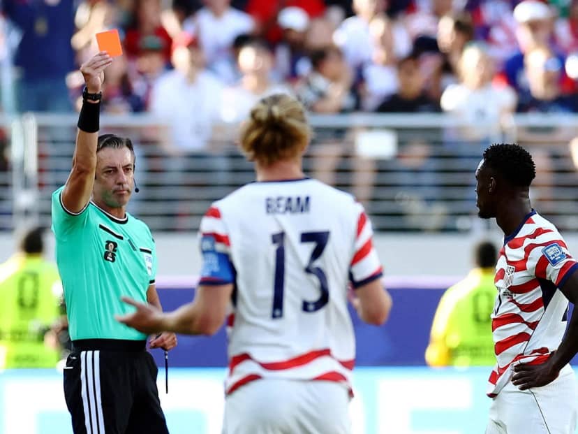Escándalo Mundial: el goleador de Estados Unidos expulsado fue habilitado para jugar con Bélgica