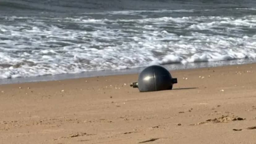 Resuelven el misterio de las bolas del espacio que aparecieron en una playa