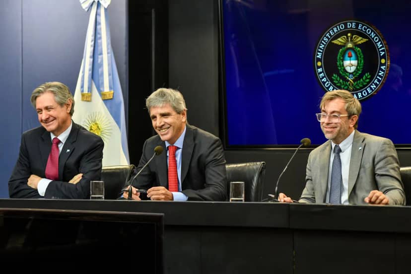 Programa financiero: Caputo detalló cómo cumplirá con la deuda de más u$s 44.000 millones