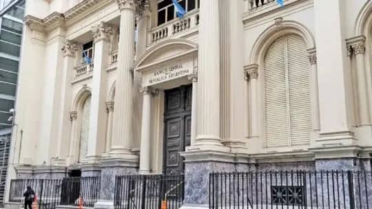 Inflación y dólar en el segundo semestre: qué proyectan las consultoras que releva el Banco Central