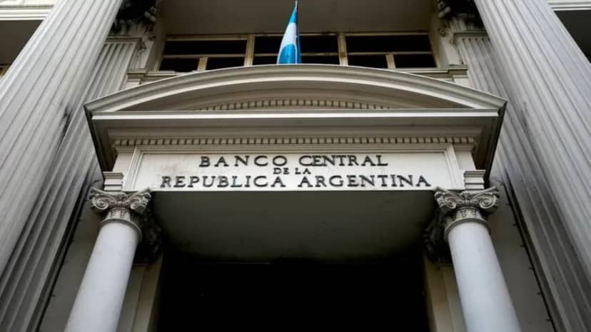 El Tesoro le canjea bonos al BCRA y adquiere mayor poder de fuego para intervenir en el mercado