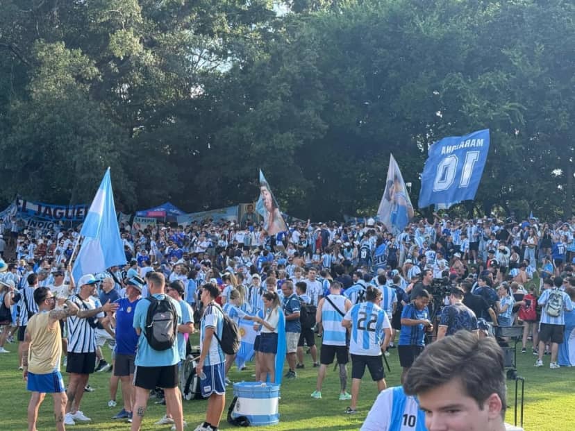El banderazo argentino en Atlanta antes de los octavos contra Egipto