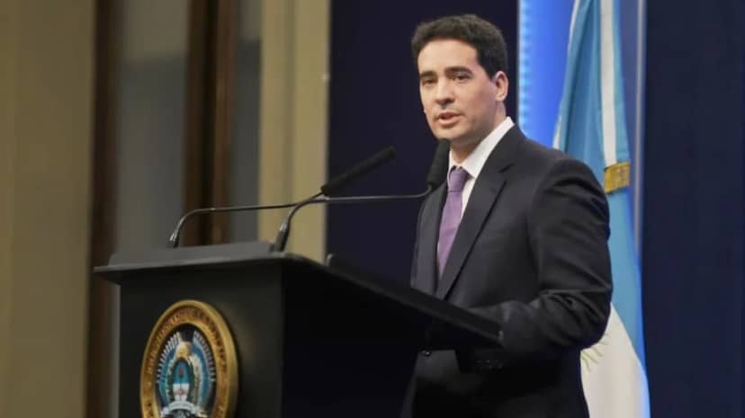 El Gobierno confirmó que Manuel Adorni mantiene custodia oficial