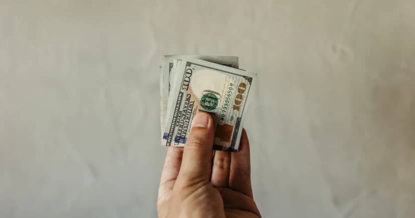 Por la suba del dólar, en junio aumentaron los depósitos en los bancos, pero bajaron los créditos en moneda extranjera