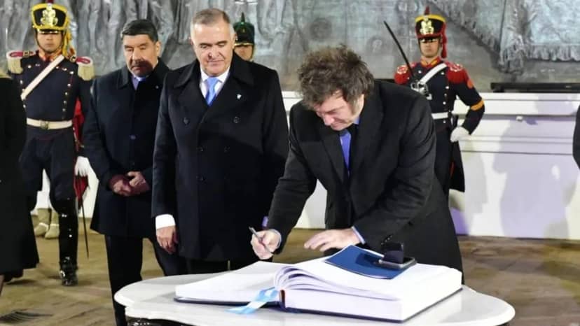 Javier Milei viaja a Tucumán: visita exprés, acto con gobernadores y presencia de Victoria Villarruel