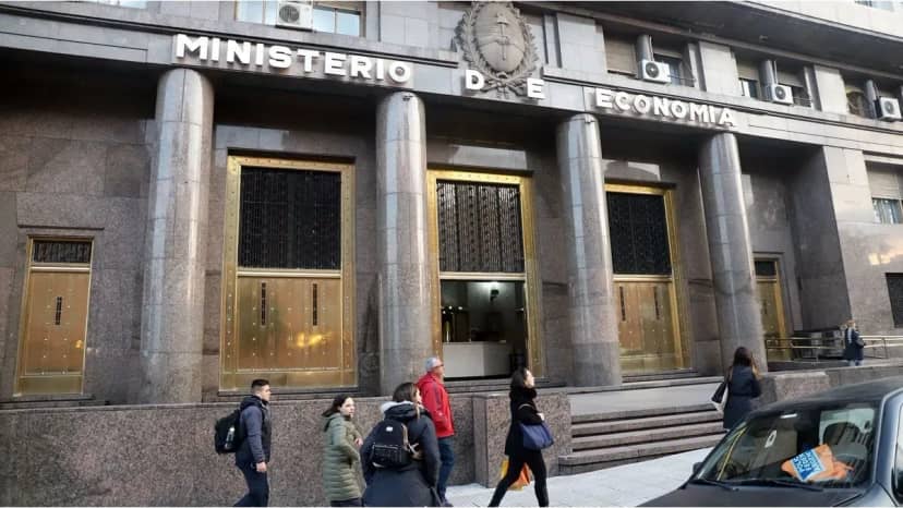 El Gobierno pagó unos u$s2.500 millones por los bonos Globales y las reservas quedaron debajo de los u$s49.000 millones