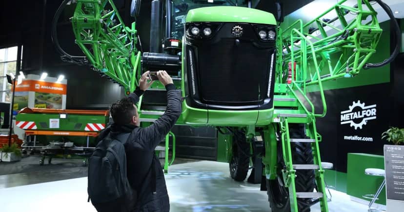 Mientras miraban el partido de Argentina, 35 trabajadores fueron despedidos de una empresa de maquinaria agrícola en crisis