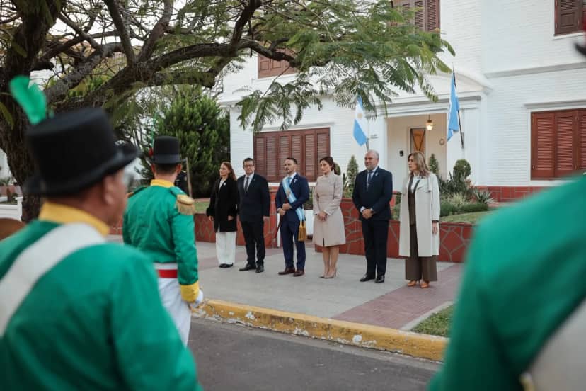 Con el tradicional toque de diana comenzaron los festejos por el 9 de Julio en Corrientes