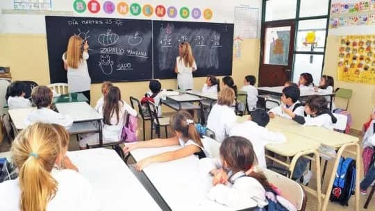 La Provincia de Buenos Aires acordó con docentes y estatales un aumento salarial del 7% en dos tramos