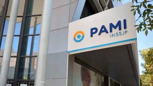Residencias de larga estadía y cuidados domiciliarios: la cobertura de internación que ofrece PAMI