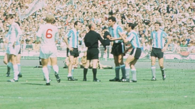 Antonio Rattín, el día que estalló la rivalidad con Inglaterra y el mito con la Reina - TyC Sports