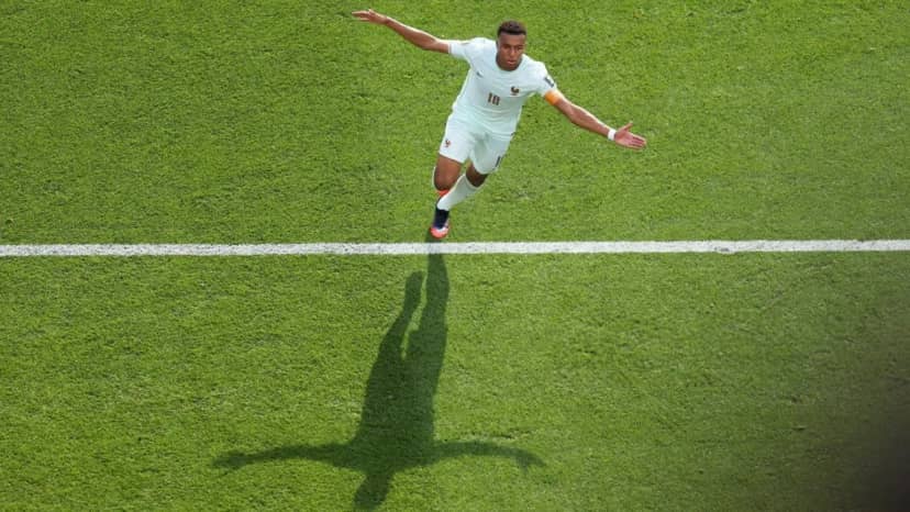 Mbappé, el as de espadas en el equipo de la década - TyC Sports