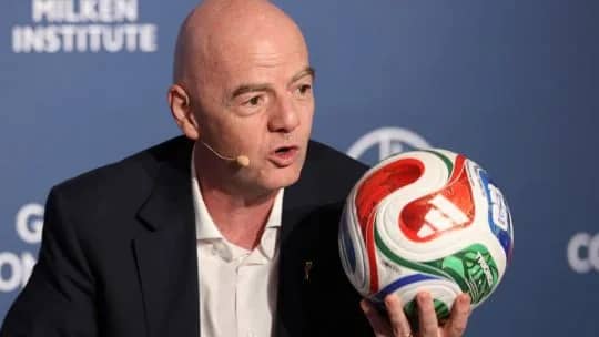 Argentina enfrenta a Suiza y vuelven las miradas sobre Gianni Infantino, el presidente suizo de la FIFA