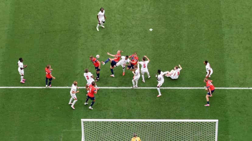 Por qué anularon el gol de Noruega ante Inglaterra y repitieron el córner  - TyC Sports