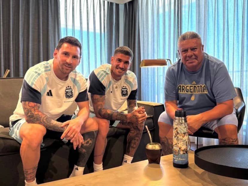 La foto cábala de Chiqui Tapia antes de enfrentar a Suiza en el Mundial