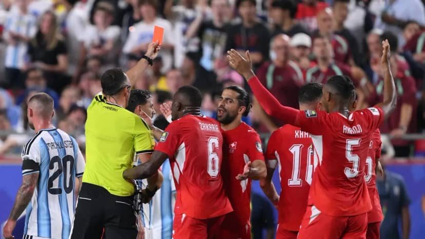 Por qué le sacaron la amarilla a Paredes y expulsaron a Embolo en Argentina vs. Suiza - TyC Sports