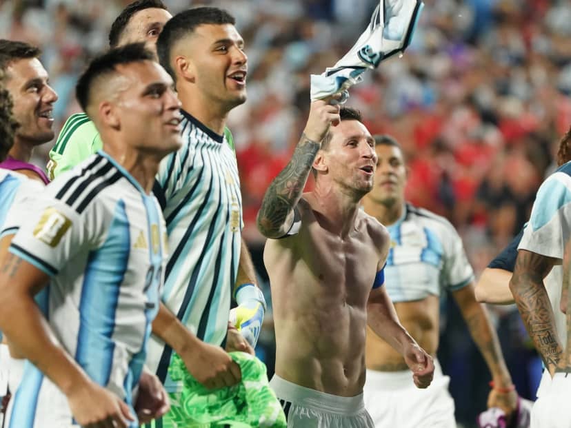 Messi con Olé: de "Inglaterra es especial" a "este grupo no se cansa de hacer historia"