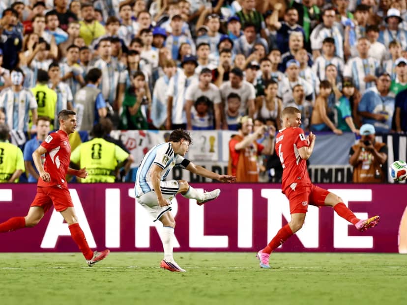 El golazo de Julián Álvarez para el 2-1 ante Suiza