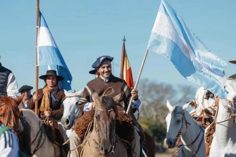 El gobernador participó de la peregrinación hacia la Virgen de Itatí