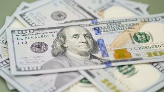 El dólar blue cerró en alza este lunes 13 de julio y el Banco Central volvió a comprar dólares