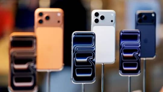 Demanda de Apple amenaza planes de OpenAI de rivalizar el iPhone