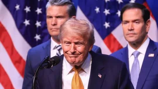 Trump propone cobrar 20% sobre la mercancía que transite por el estrecho de Ormuz