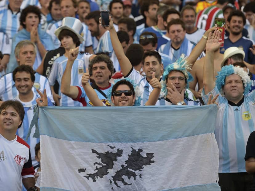 Argentina-Inglaterra: no se podrá entrar a la cancha con banderas sobre Malvinas