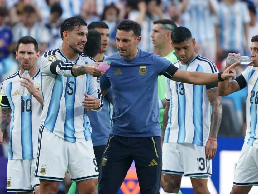 Scaloni y la charla con Paredes: "La traducción estaba un poco errada"
