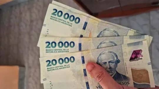 El salario mínimo llegó a $372.400 en julio y volvió a quedar por debajo de la inflación mensual