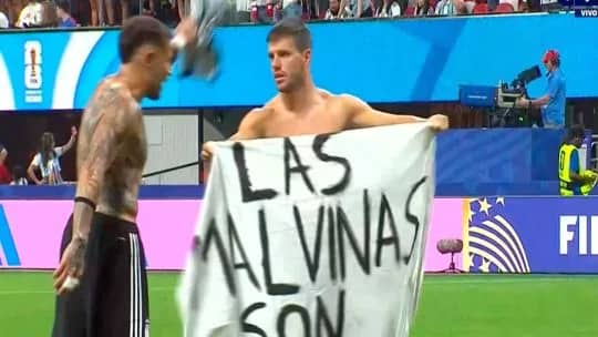 Que sanción podría enfrentar la Selección Argentina tras exhibir la bandera de las Islas Malvinas