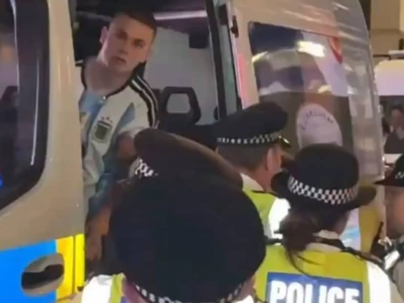 Lo salvaron de milagro: la Policía rescató a un hincha argentino antes de ser linchado en Londres