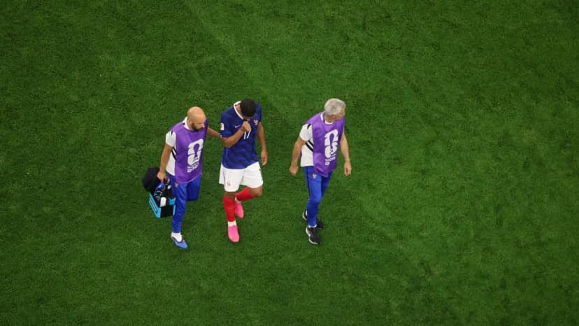 El pilar de Francia que sufrió una grave lesión y no jugará contra Inglaterra por el tercer puesto en el Mundial - TyC Sports