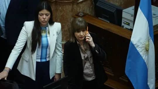 Por falta de votos, el oficialismo postergó tres semanas el debate de la ley de propiedad privada