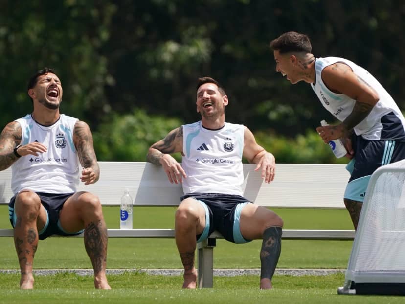 Messi descalzo, cuarteto y foco en España: así fue la práctica de la Argentina el día después de la épica