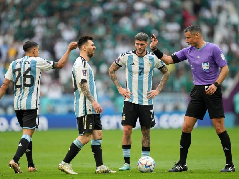 La FIFA eligió para la final al referí de la última derrota de Argentina en un Mundial