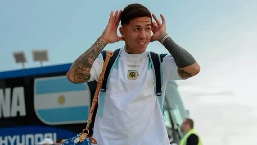 Con otro Topo Gigio de Enzo y demora en el vuelo, Argentina llegó a Nueva Jersey - TyC Sports