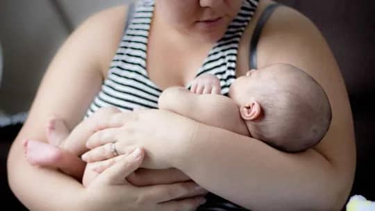 Criar un hijo costó casi $700.000 en junio del 2026, según el INDEC