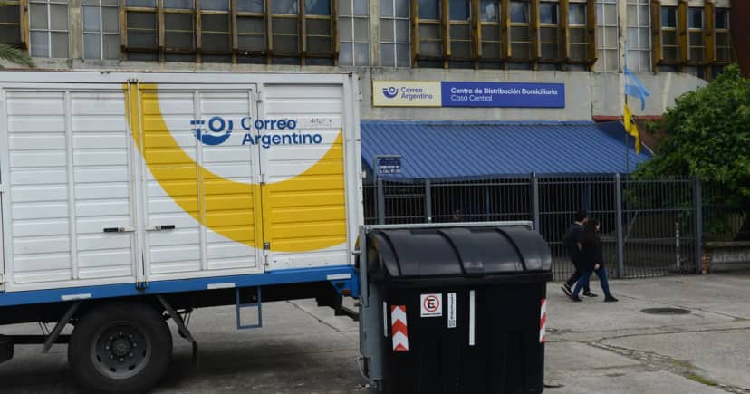 Cambios en el sistema de envíos postales: no habrá límites para mandar al exterior y bajan impuestos para importar