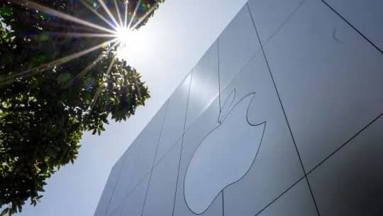 Apple supera a Nvidia y recupera el título de la empresa más valiosa del mundo