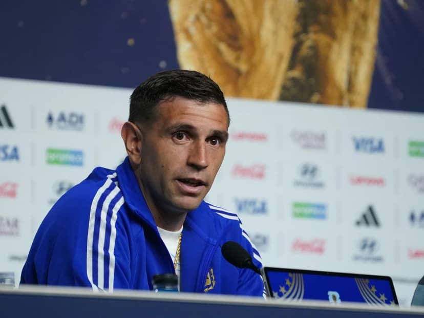 Dibu Martínez, antes de la final: "Me duele la mano todos los días" y qué dijo sobre retirarse en caso de ser campeón